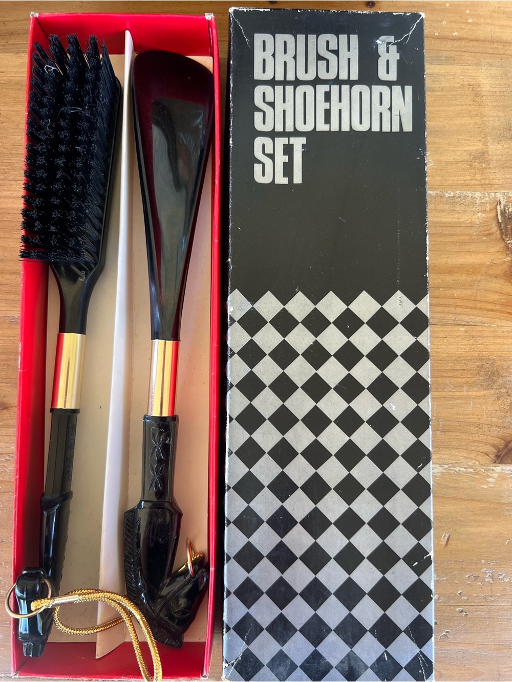 Brush & Shoehorn Set - Black with Gold Accents